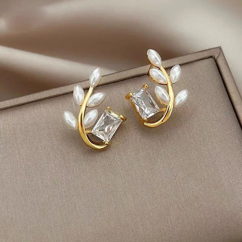 2025 New Simple Temperament Circle Pearl Earrings Fashion Small Versatile Earrings Women's Jewelry